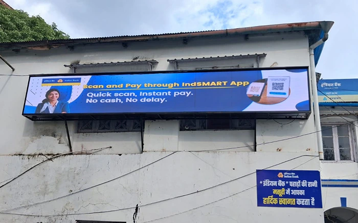 Vectradigi P4 outdoor LED display installation at Indian Bank in Mussoorie, showcasing digital payment services.